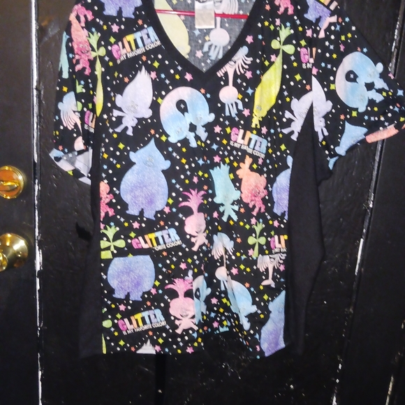 Scrub tops 2xl $10 a piece - Picture 2 of 5